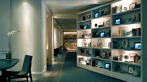 Modern Waikiki Library/Bar