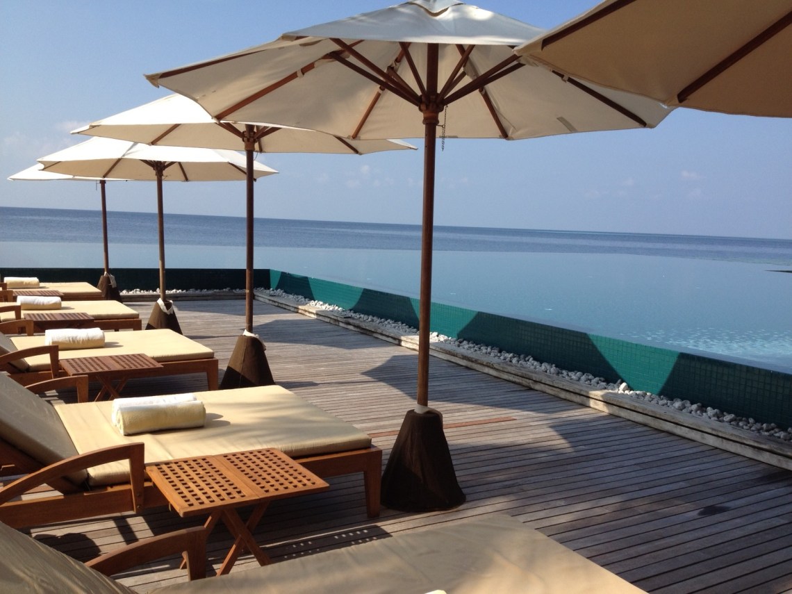 Poolside Huvafen Fushi