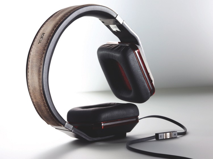 Tumi Monstor Headphones. Courtesy of TUMI