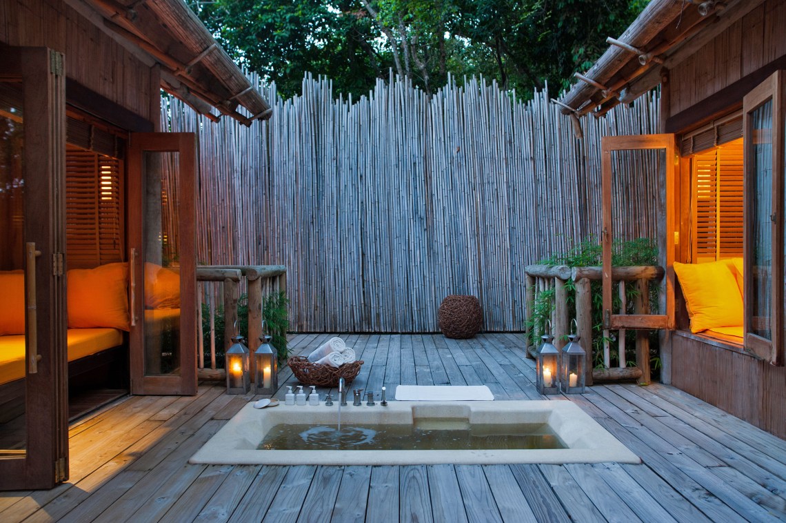 hill-villa-bath-tub_262_582